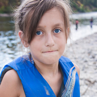 blue-eyed-little-girl_sm