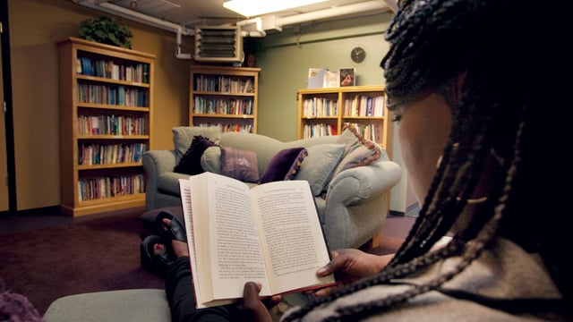 woman_reading
