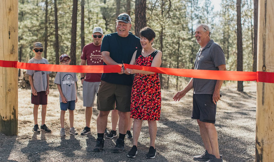 Cutting-Ribbon