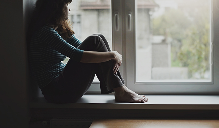 blog-girl on window sill